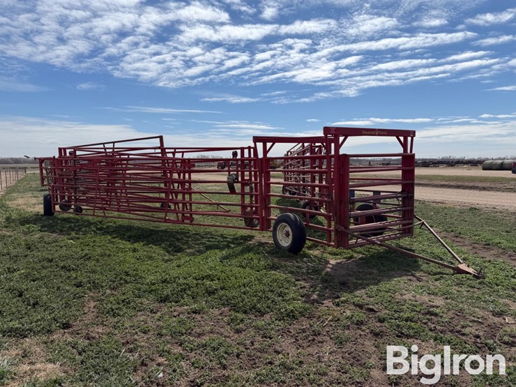 diamond-w-portable-folding-livestock-corral-image-3