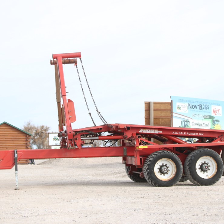 #1064 • 2009 MORRIS MFG PRO-AG Auto Align Bale Runner 16K