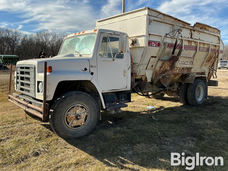 1981-international-1854s-image-1