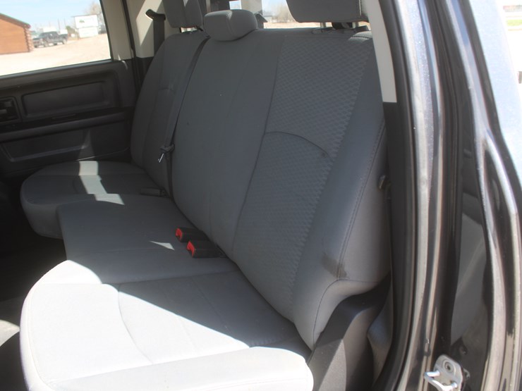 2015-dodge-3500-image-39