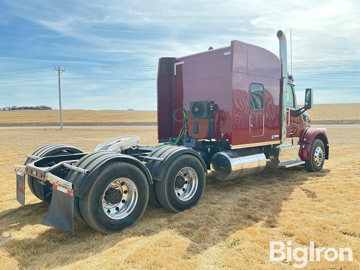 2017-peterbilt-567-image-5