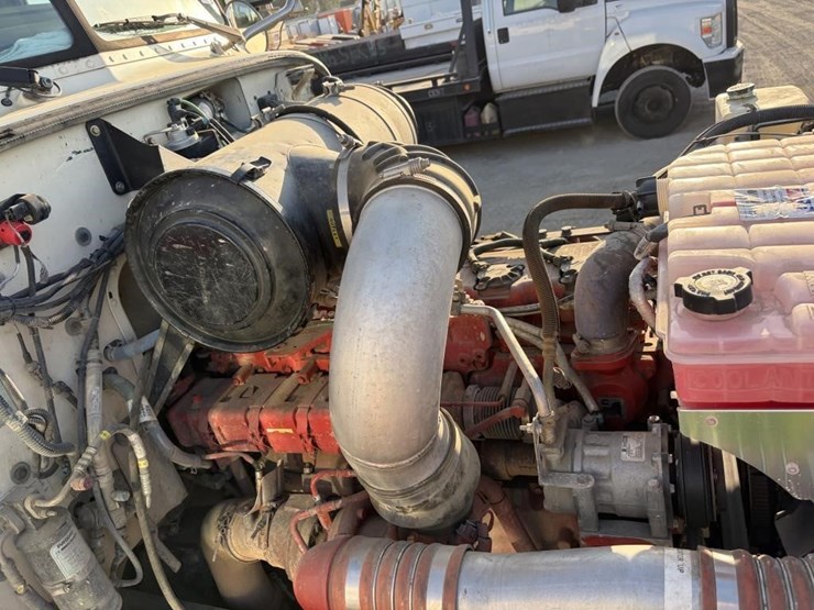 2015-peterbilt-365-image-9