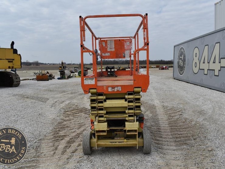 2015-jlg-2646es-image-4