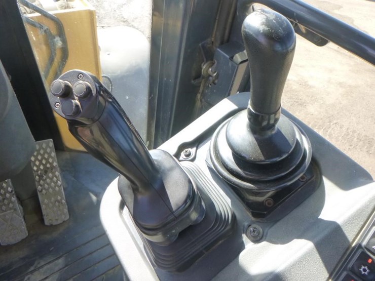 2005-deere-624j-image-28