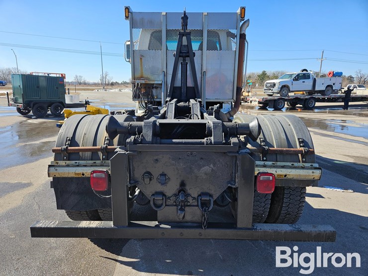 2009-sterling-l9500-image-6