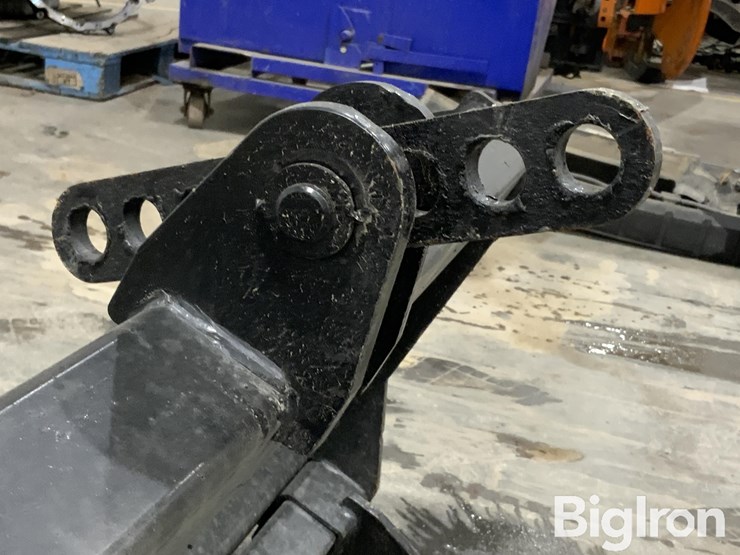 2025-massey-ferguson-730-image-10