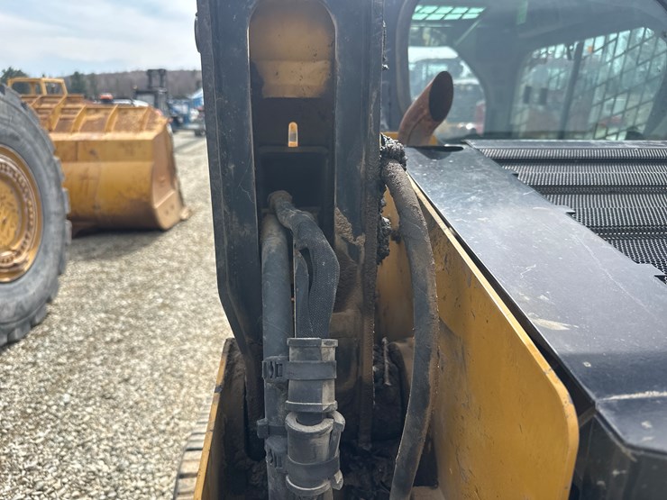 2019-caterpillar-259d3-image-18