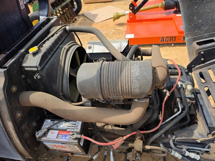 2005-john-deere-3235c-image-8