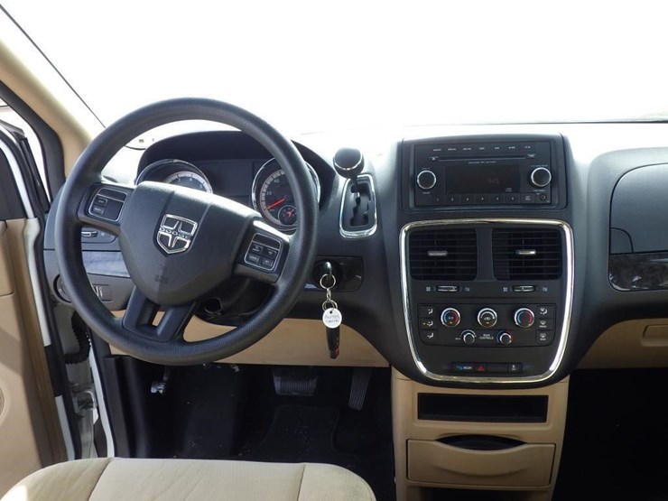 2015-dodge-grand-caravan-image-9
