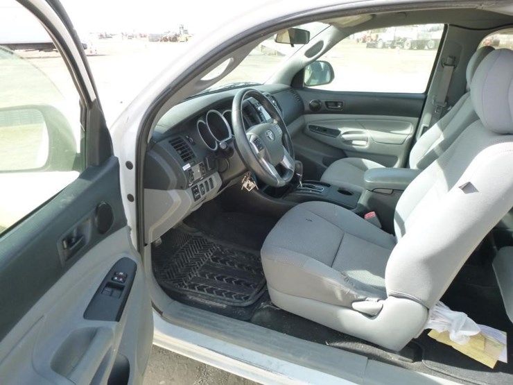 2013-toyota-tacoma-image-9