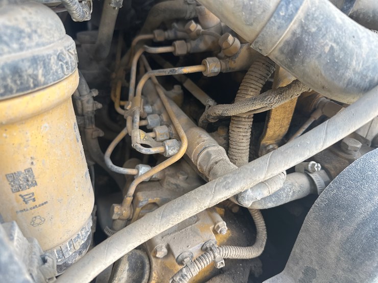 2019-caterpillar-239d-image-43