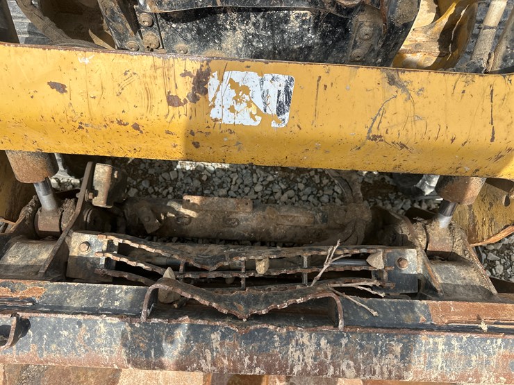 2017-caterpillar-239d-image-24