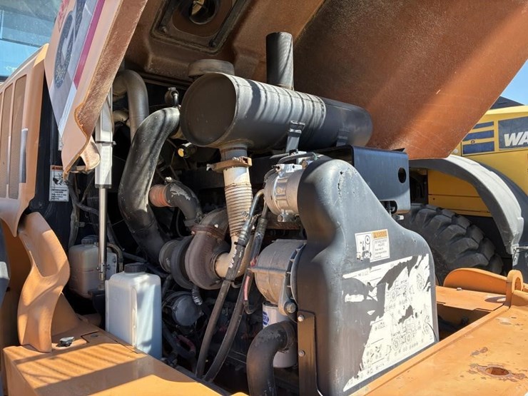 2009-case-721e-image-29