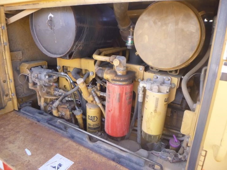 2005-caterpillar-143h-image-36