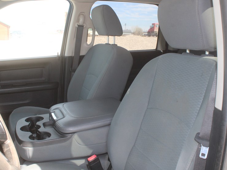 2015-dodge-3500-image-22