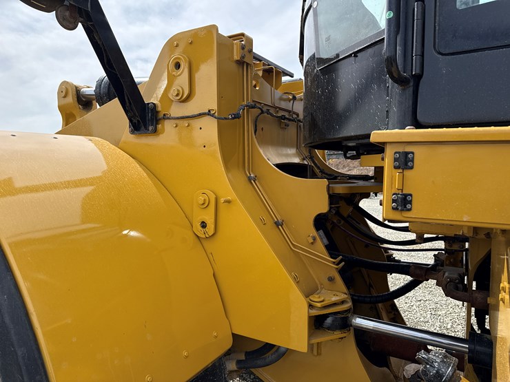 caterpillar-972-image-24