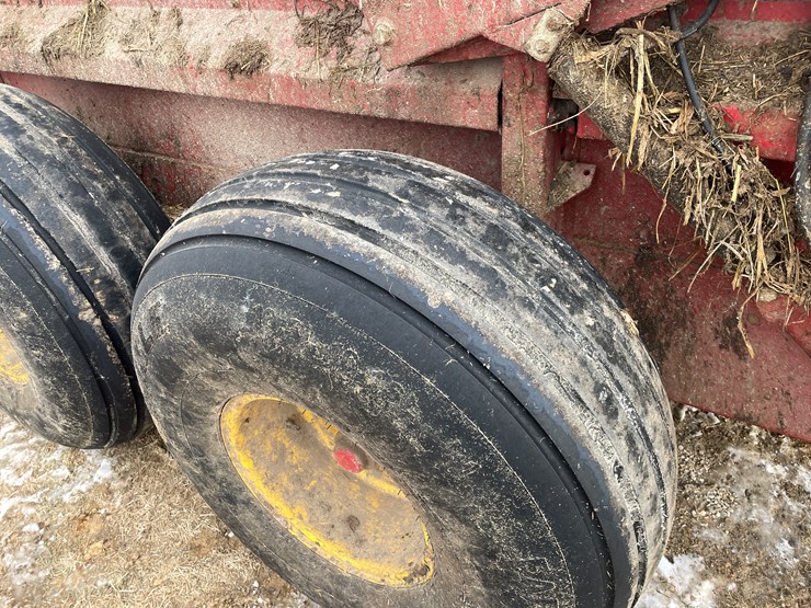 2020-new-holland-195-image-13