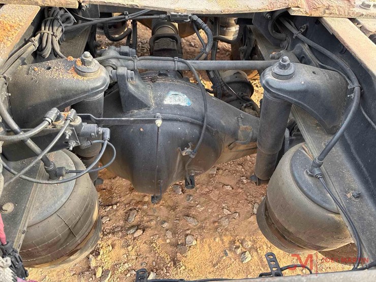 2019-peterbilt-567-image-26