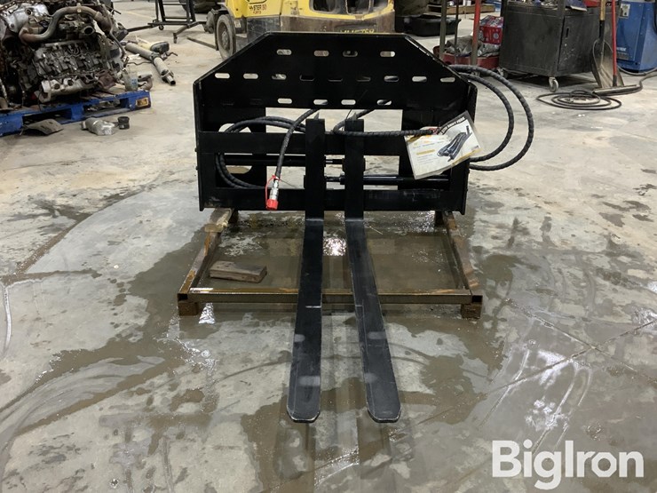 2025-massey-ferguson-730-image-2