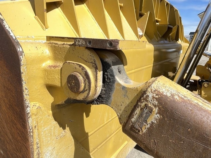 2015-caterpillar-d8t-image-18