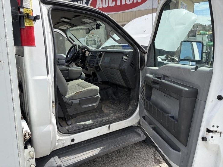 2012-ford-f550-image-9