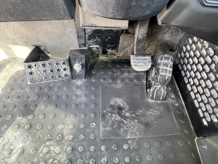 caterpillar-730-image-28