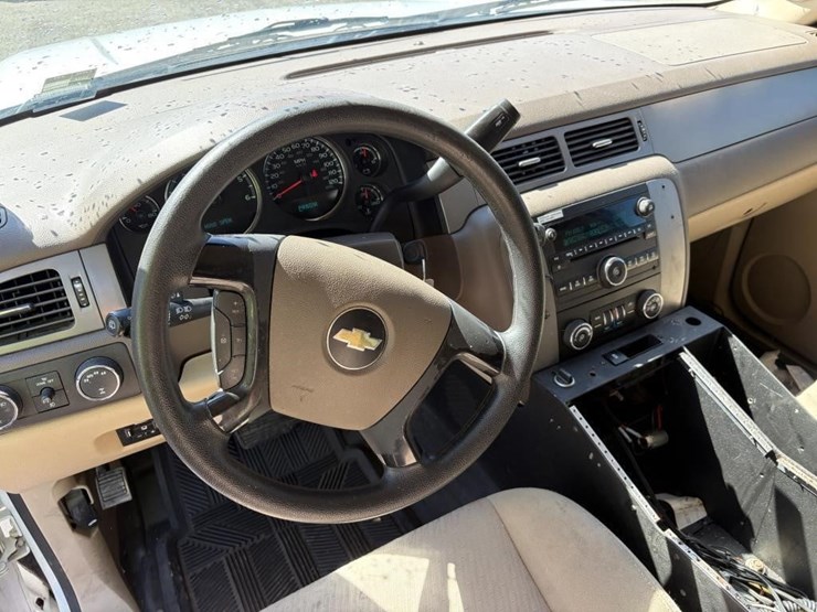 2013-chevrolet-tahoe-image-17