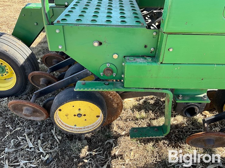 john-deere-750-image-19