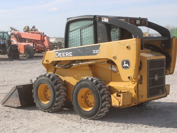 john-deere-325-image-8