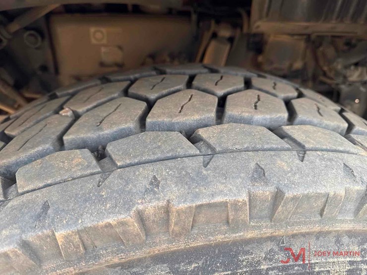 2019-peterbilt-567-image-17