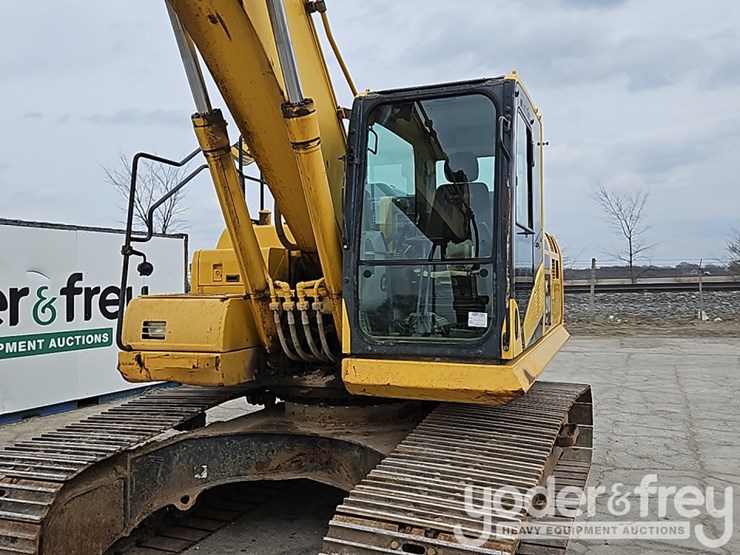 2016-komatsu-pc210-lc-11-image-10