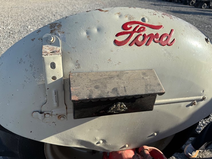 ford-tractor-image-8