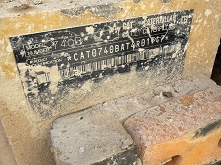 2013-caterpillar-740b-image-18