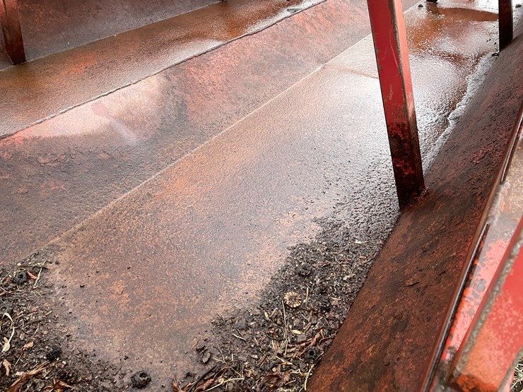 #118-•-h&s-20'-feeder-wagon-image-8