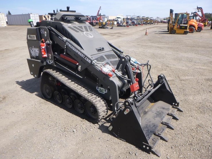 2025-kubota-d1703-image-2