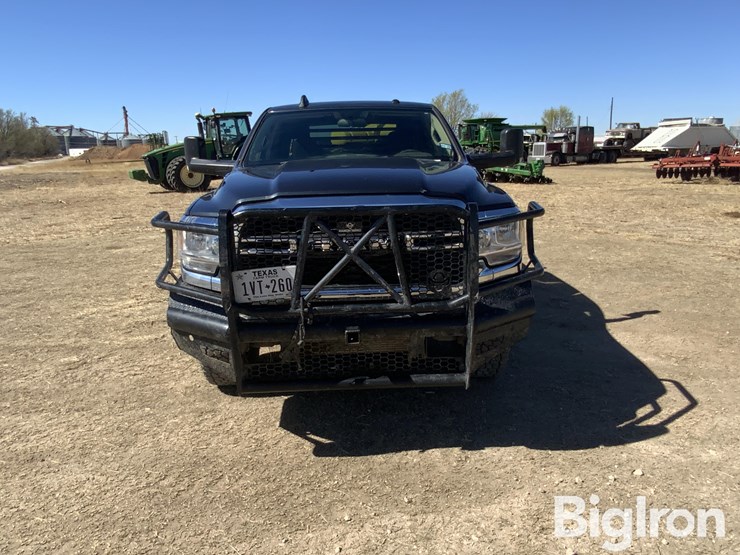 2019-dodge-3500-image-2