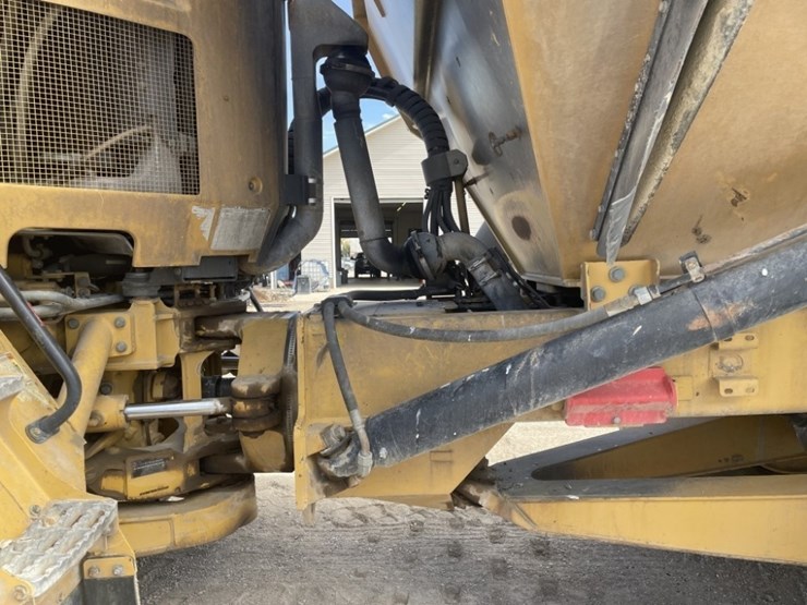 caterpillar-730-image-17