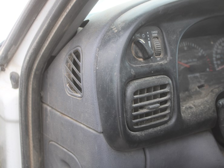 1999-dodge-3500-image-30