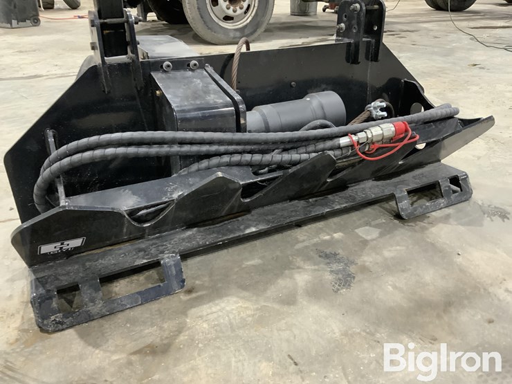 2025-massey-ferguson-730-image-13