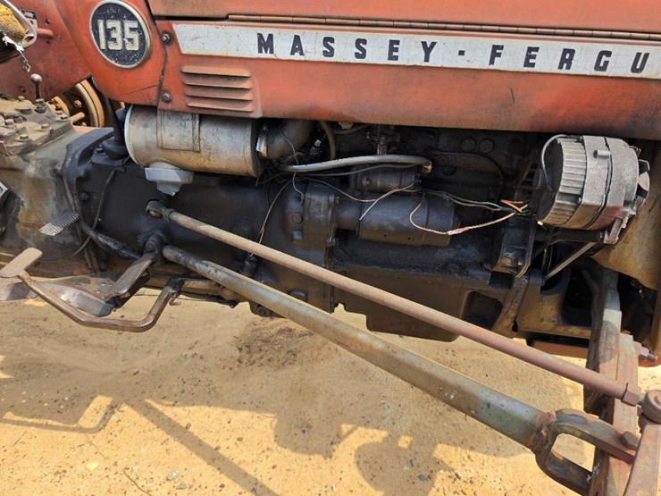 massey-ferguson-135-image-5