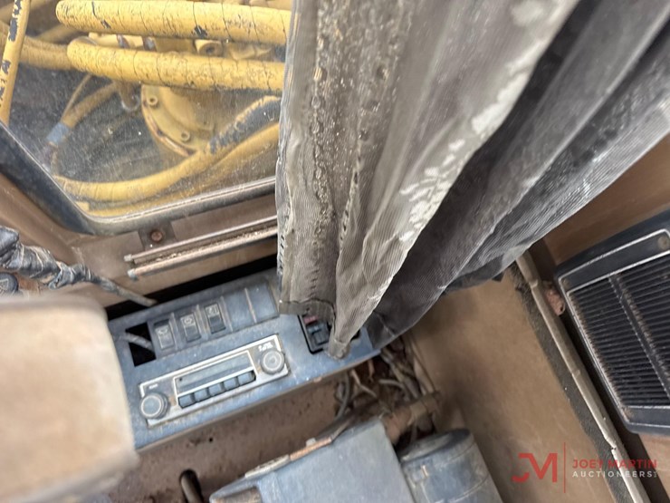 caterpillar-e120b-image-18