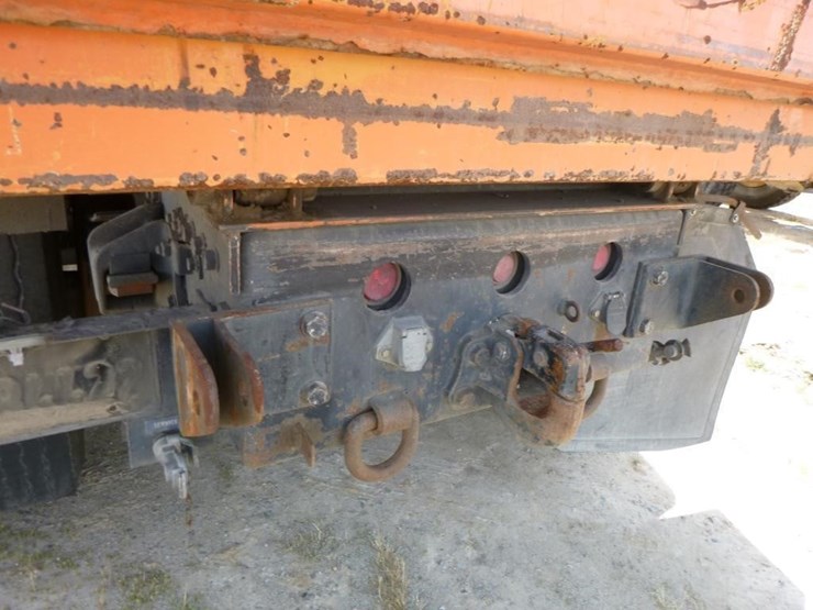 2001-freightliner-fl70-image-27