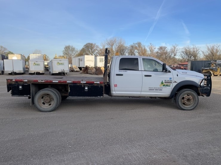 2014-ram-5500-crew-cab-4x4-flatbed-truck-image-6