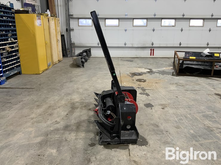 2025-massey-ferguson-730-image-8