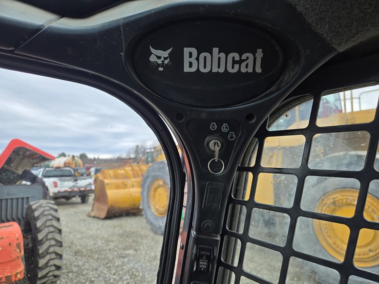 2017-bobcat-s570-image-48