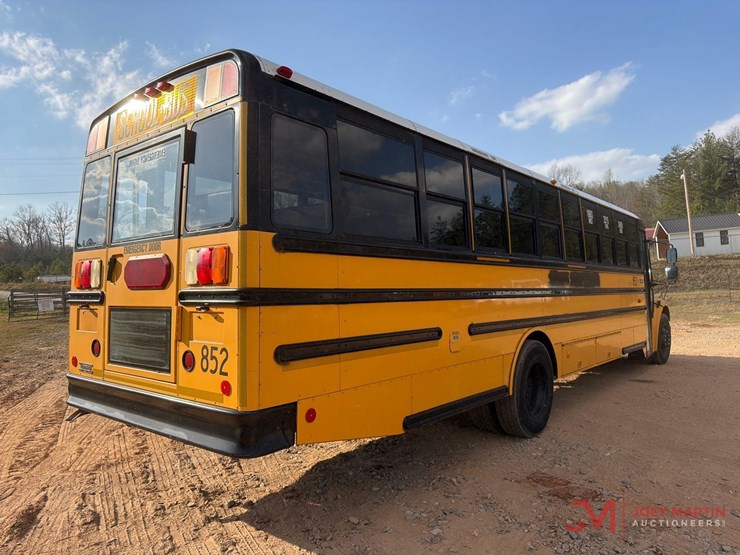 2008-thomas-saf-t-liner-c2-image-2