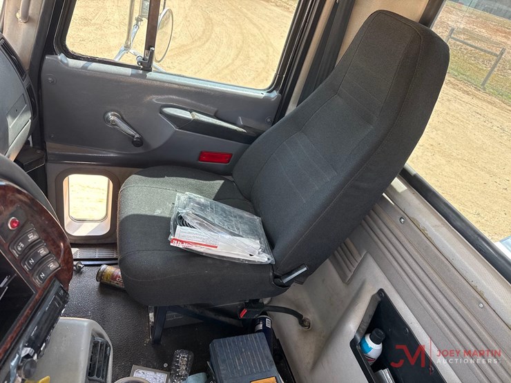 2001-mack-ch613-image-28