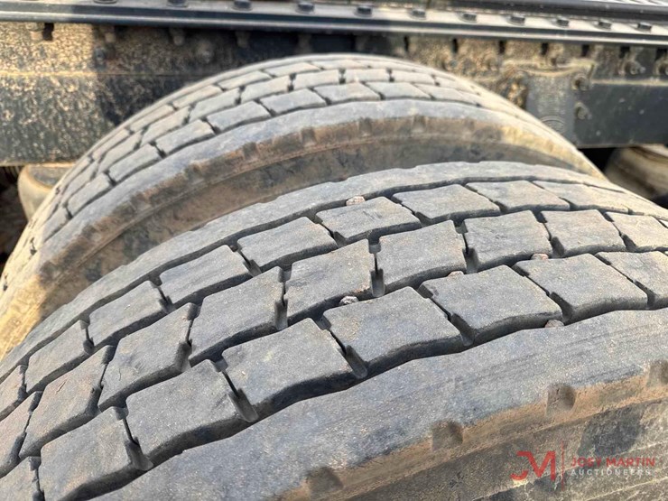 2019-peterbilt-567-image-28