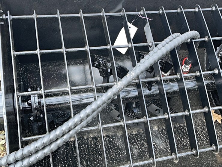 mini-skid-steer-hopper-image-4