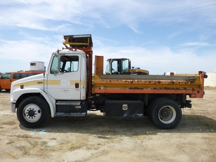 2001-freightliner-fl70-image-6